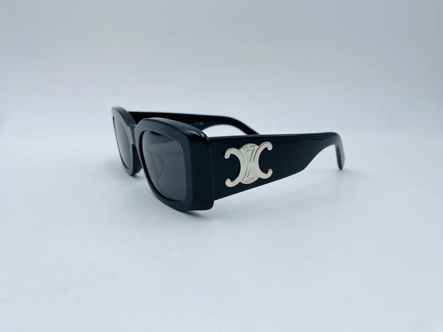 CL40282U 01A