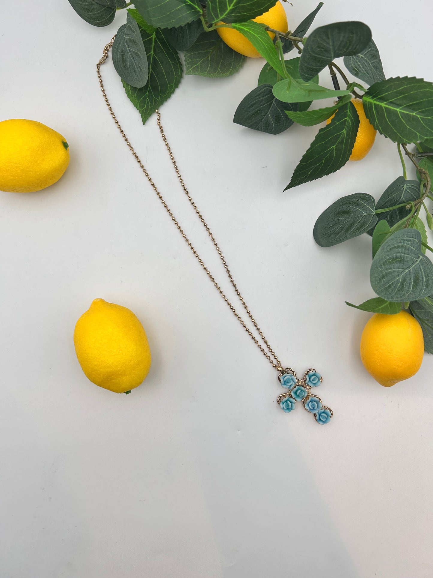 Collana croce con fiori